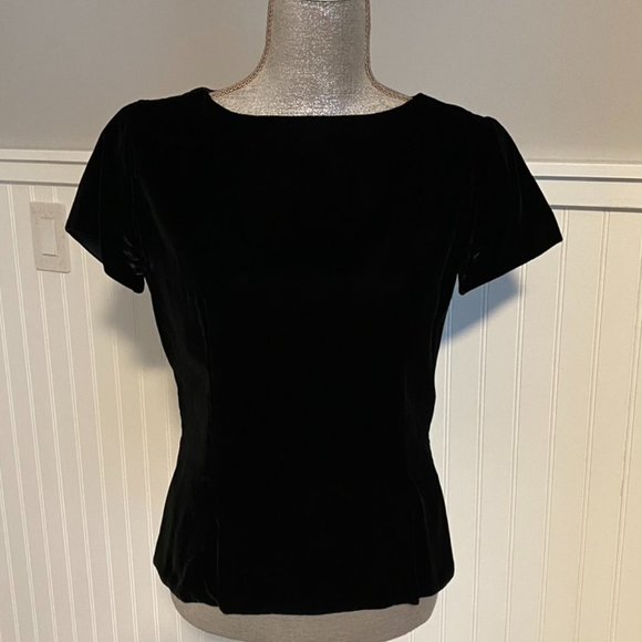 Tops - Womens Black Velvet SS Fitted Blouse Size 6